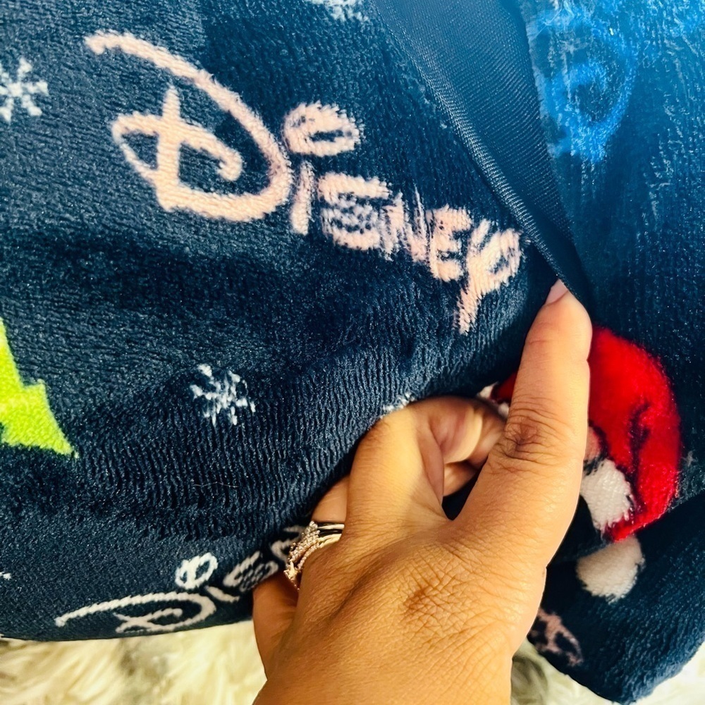 𝅺disney Primark Mickey and Friends large throw - Picture 5 of 6